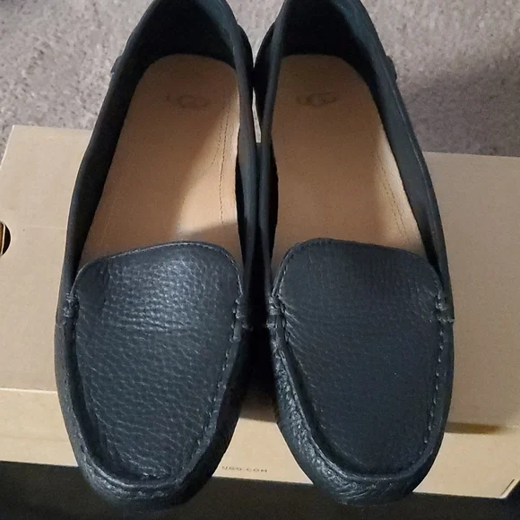 UGG Loafer - Picture 3 of 6